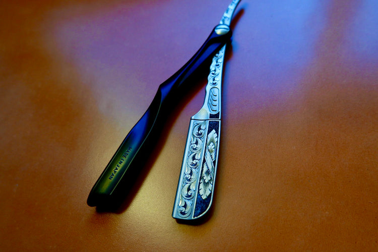 Hand engraved Feather Artist Club SS razor