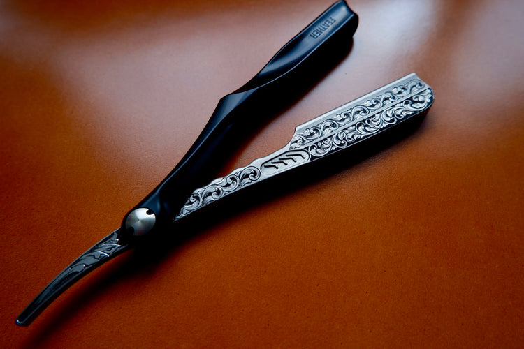 Hand engraved Feather Artist Club SS razor